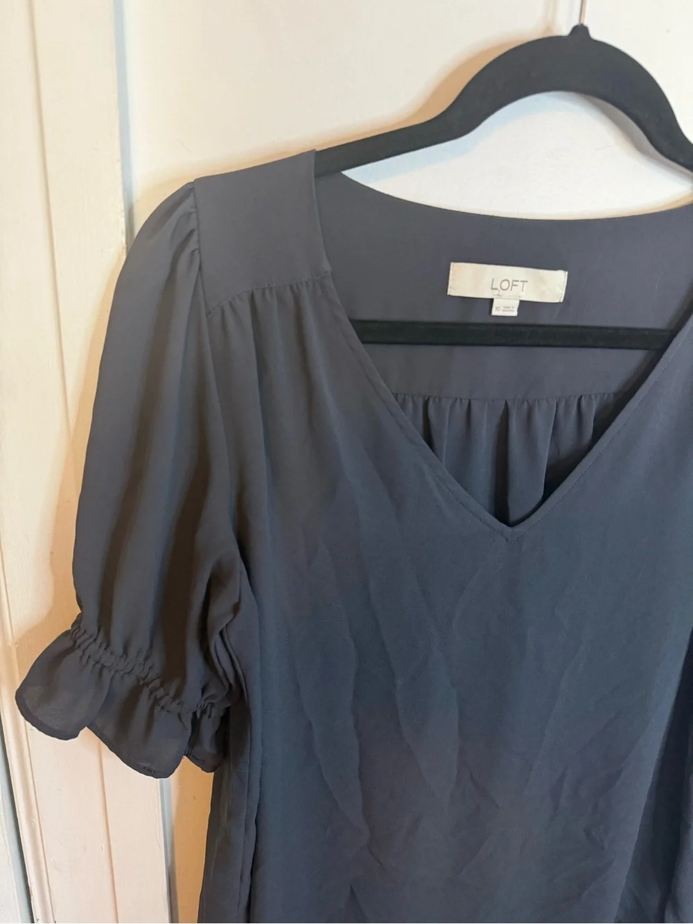 Loft Gray V-Neck Puff Sleeve Peasant Blouse